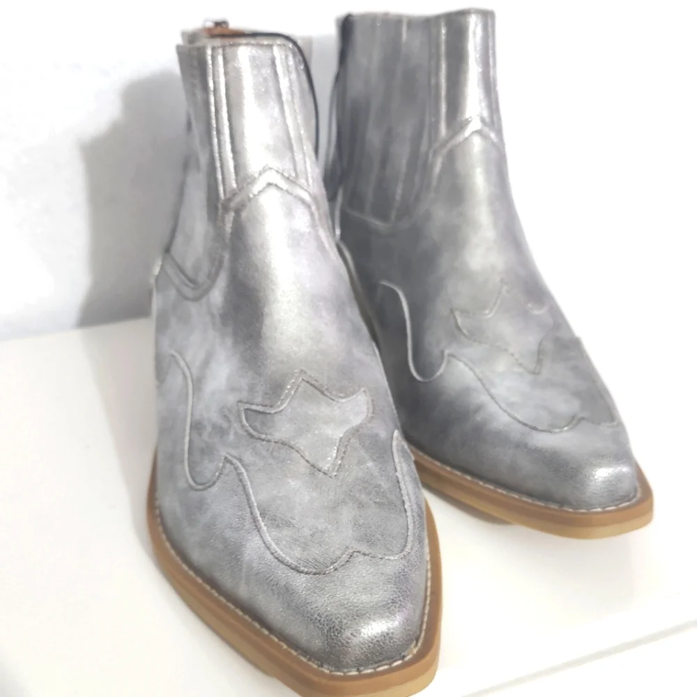 Forever 21 Faux Leather Pointed Toe Booties‎ Size 8